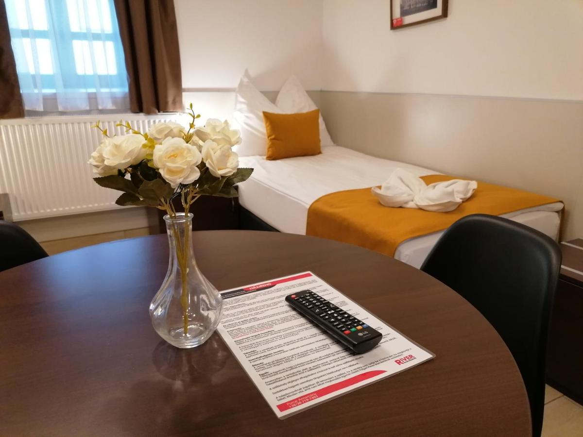 River Apartmanhaz Jászberény المظهر الخارجي الصورة