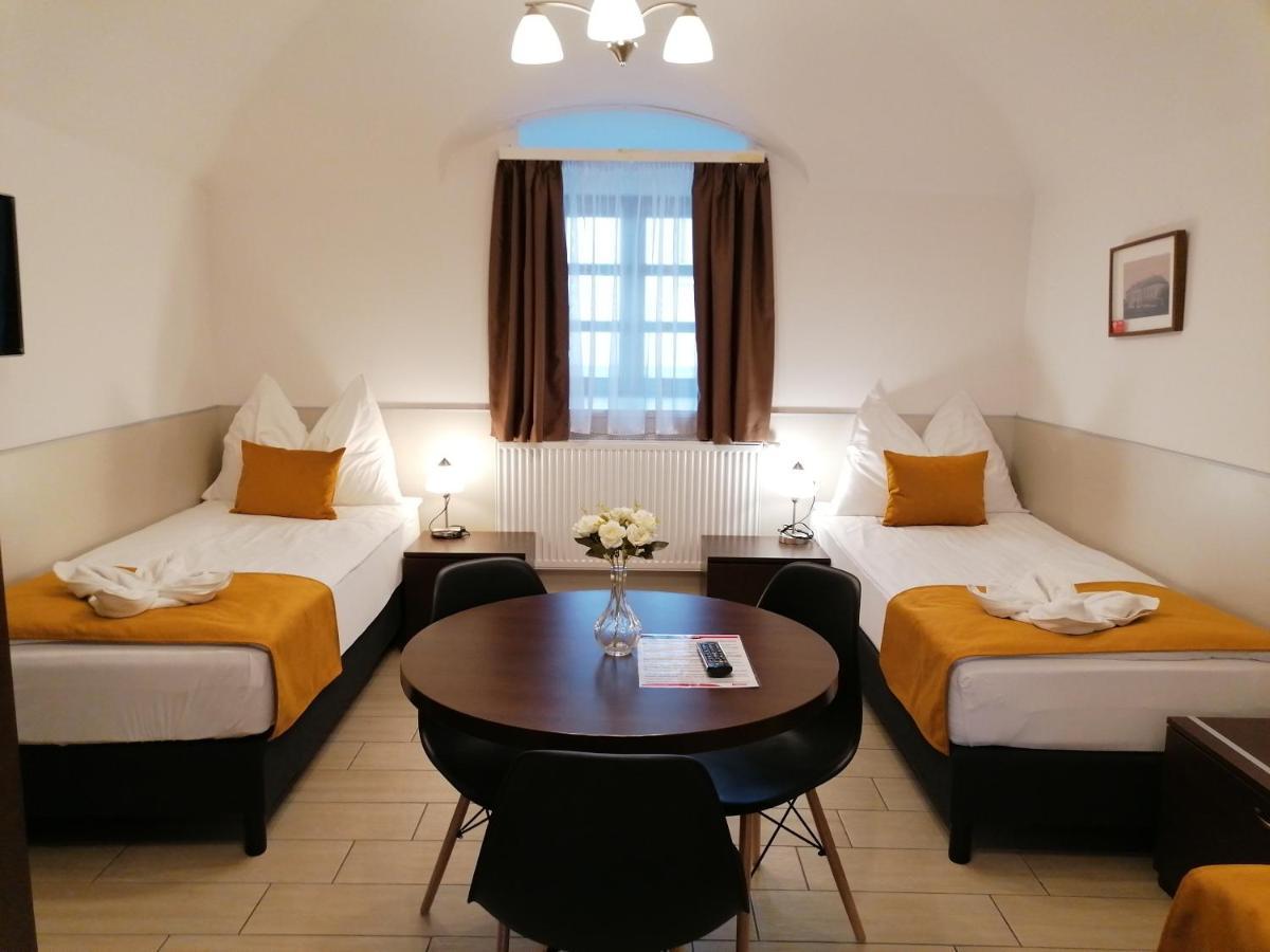 River Apartmanhaz Jászberény المظهر الخارجي الصورة